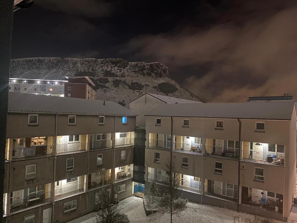 Holyrood Central Apartment Edinburg Exteriör bild